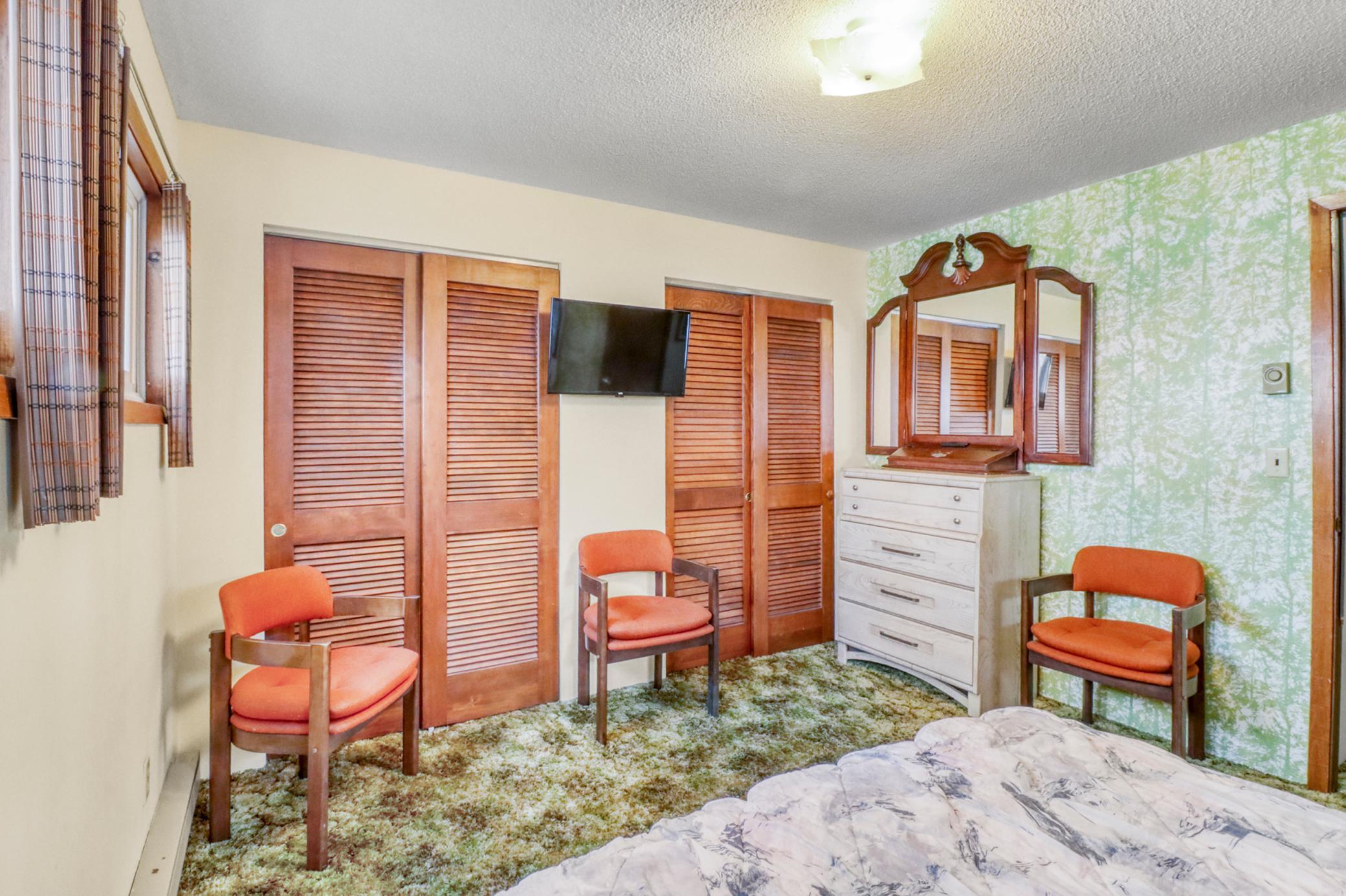 Upstairs Bedroom1_2.JPG