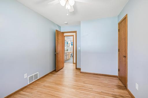 91 65 1/2 Way NE, Fridley, MN 55432