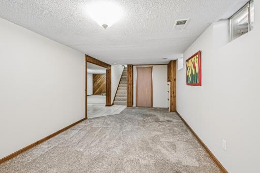 91 65 1/2 Way NE, Fridley, MN 55432
