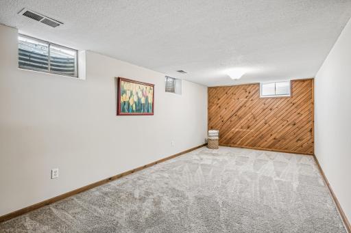 91 65 1/2 Way NE, Fridley, MN 55432