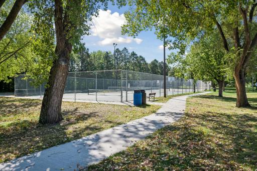 91 65 1/2 Way NE, Fridley, MN 55432