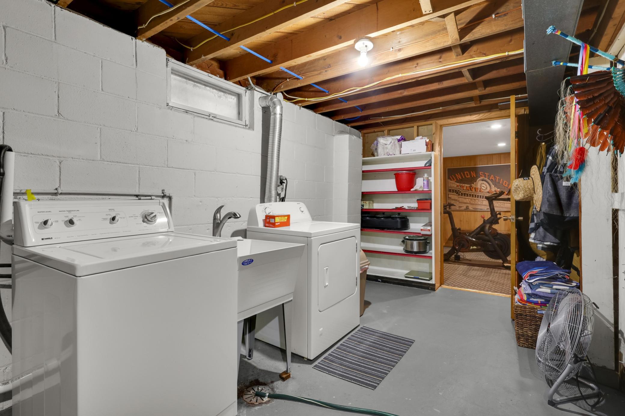 Lower level laundry