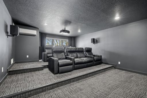 Bonus upper level room with separate heat/cooling split system.