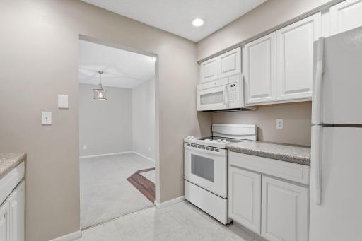 2670 Oxford Street N, 202, Roseville, MN 55113