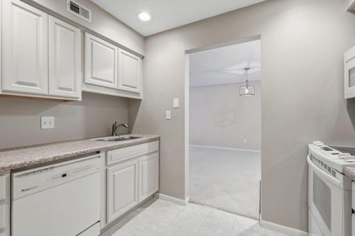 2670 Oxford Street N, 202, Roseville, MN 55113