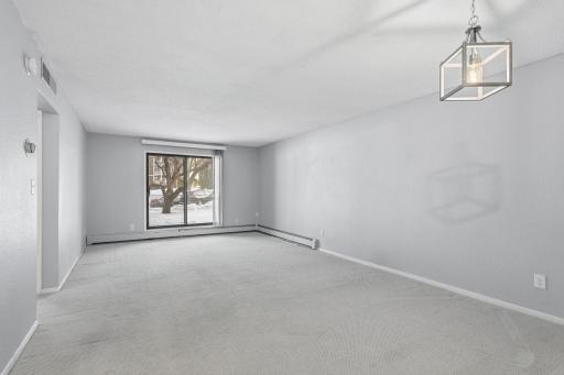 2670 Oxford Street N, 202, Roseville, MN 55113