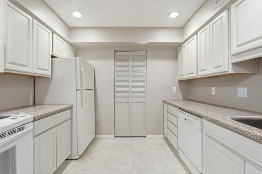 2670 Oxford Street N, 202, Roseville, MN 55113