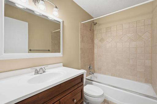 11-web-or-mls-2670 Oxford St N 202-11.jpg