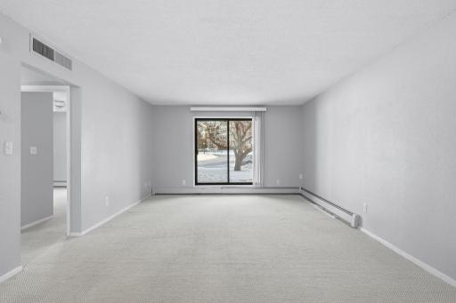 2670 Oxford Street N, 202, Roseville, MN 55113