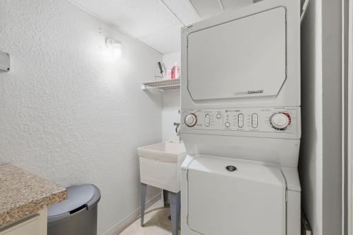 12-web-or-mls-2670 Oxford St N 202-12.jpg