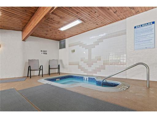 2670 Oxford Street N, 202, Roseville, MN 55113