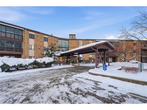 2670 Oxford Street N, 202, Roseville, MN 55113