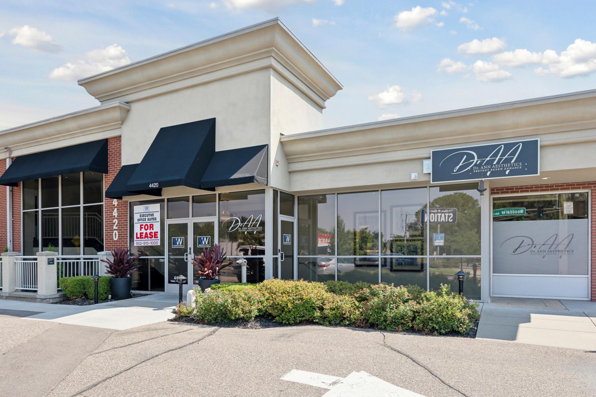 Prime Edina commercial space - ready for your business vision.