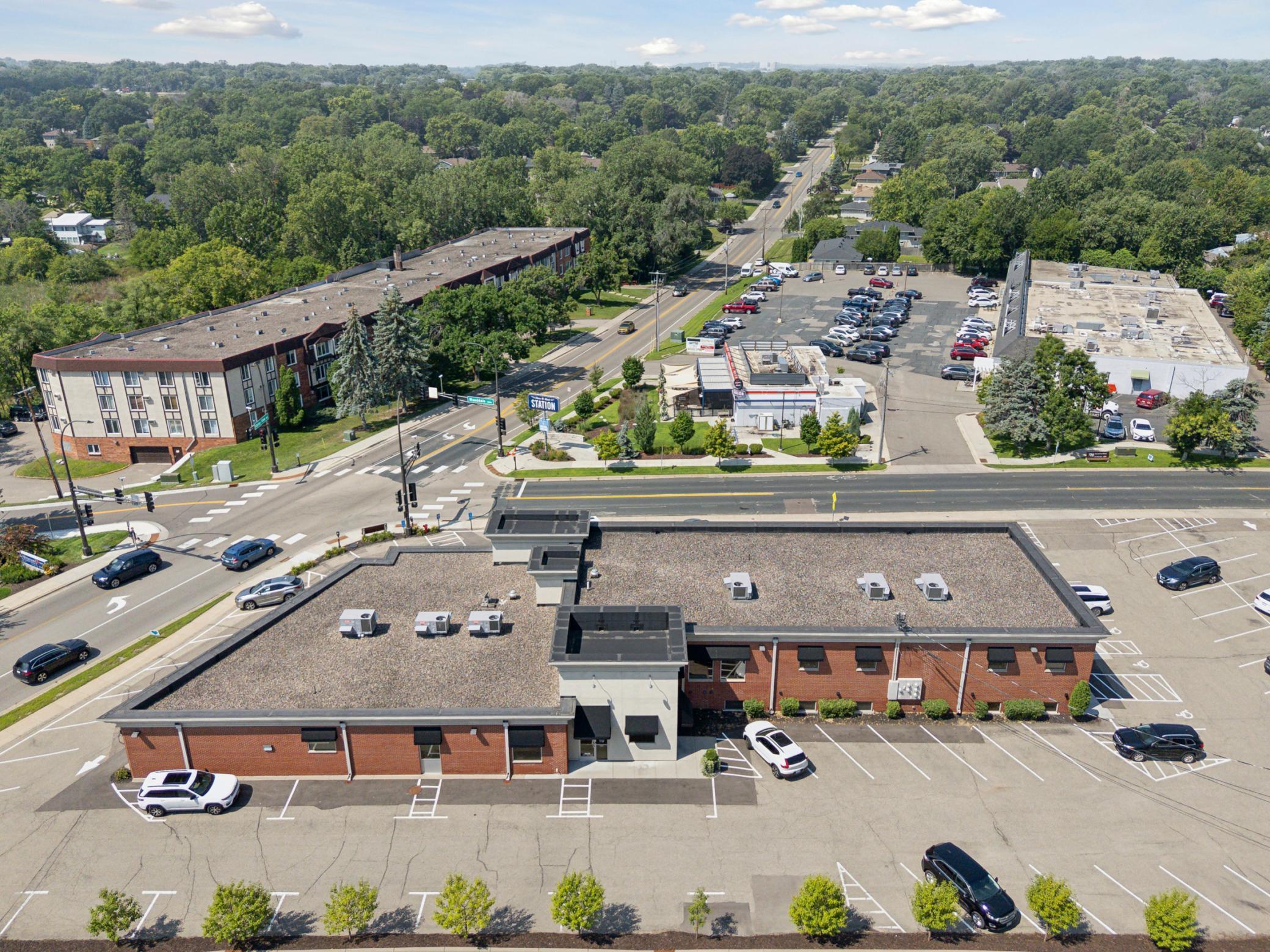 A prestigious Edina address your customers will remember.
