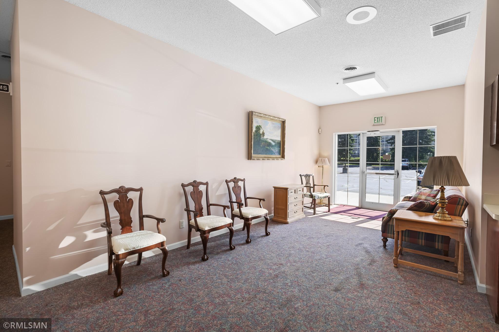 2nd entrance (parking lot)