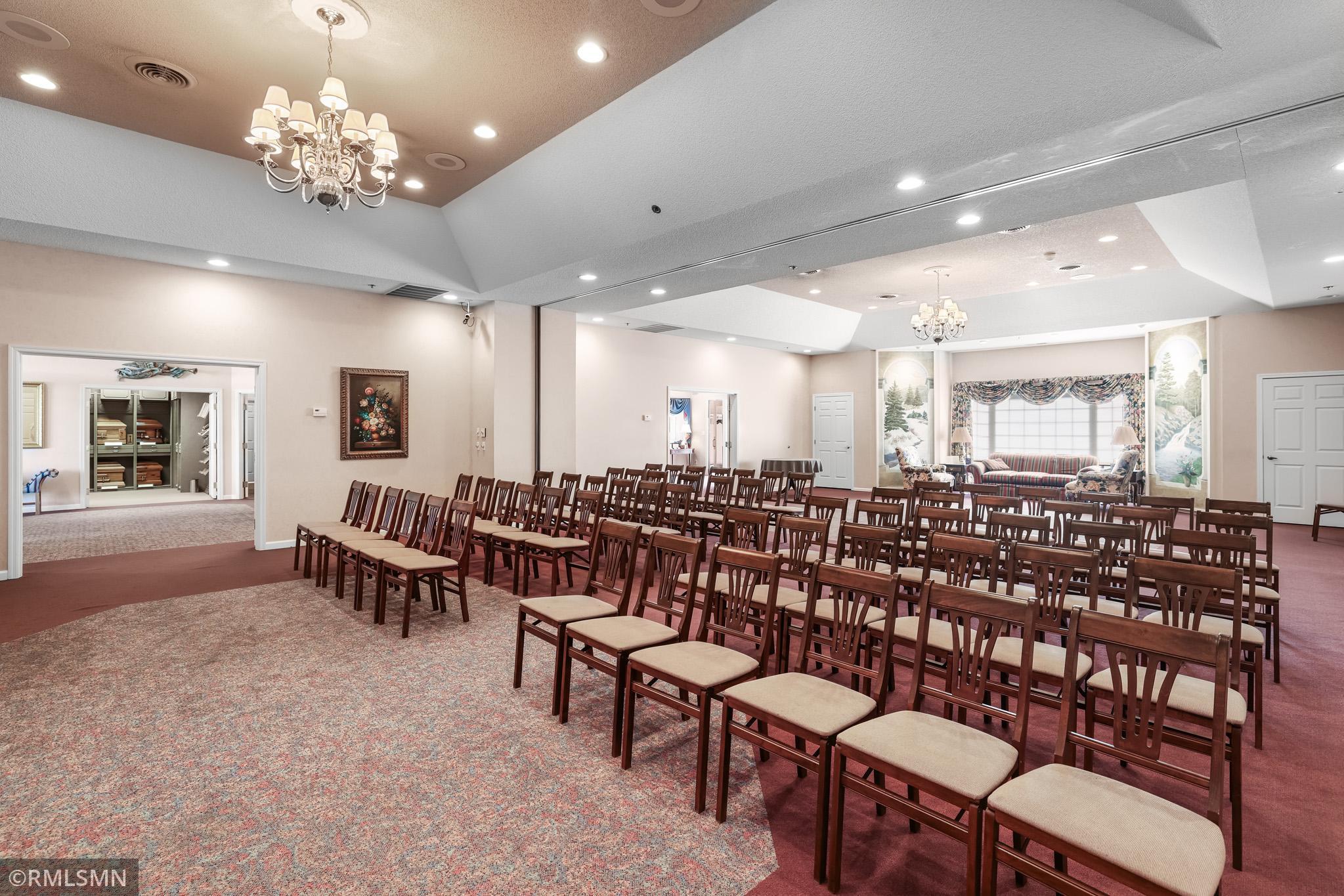 Meeting room (to lobby)