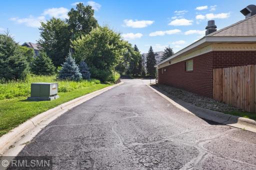 16394 Glory Lane, Eden Prairie, MN 55344