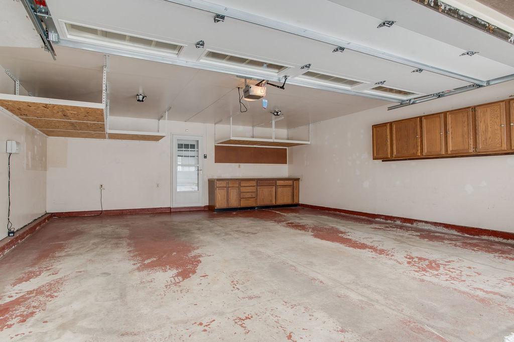 Garage built-ins included!