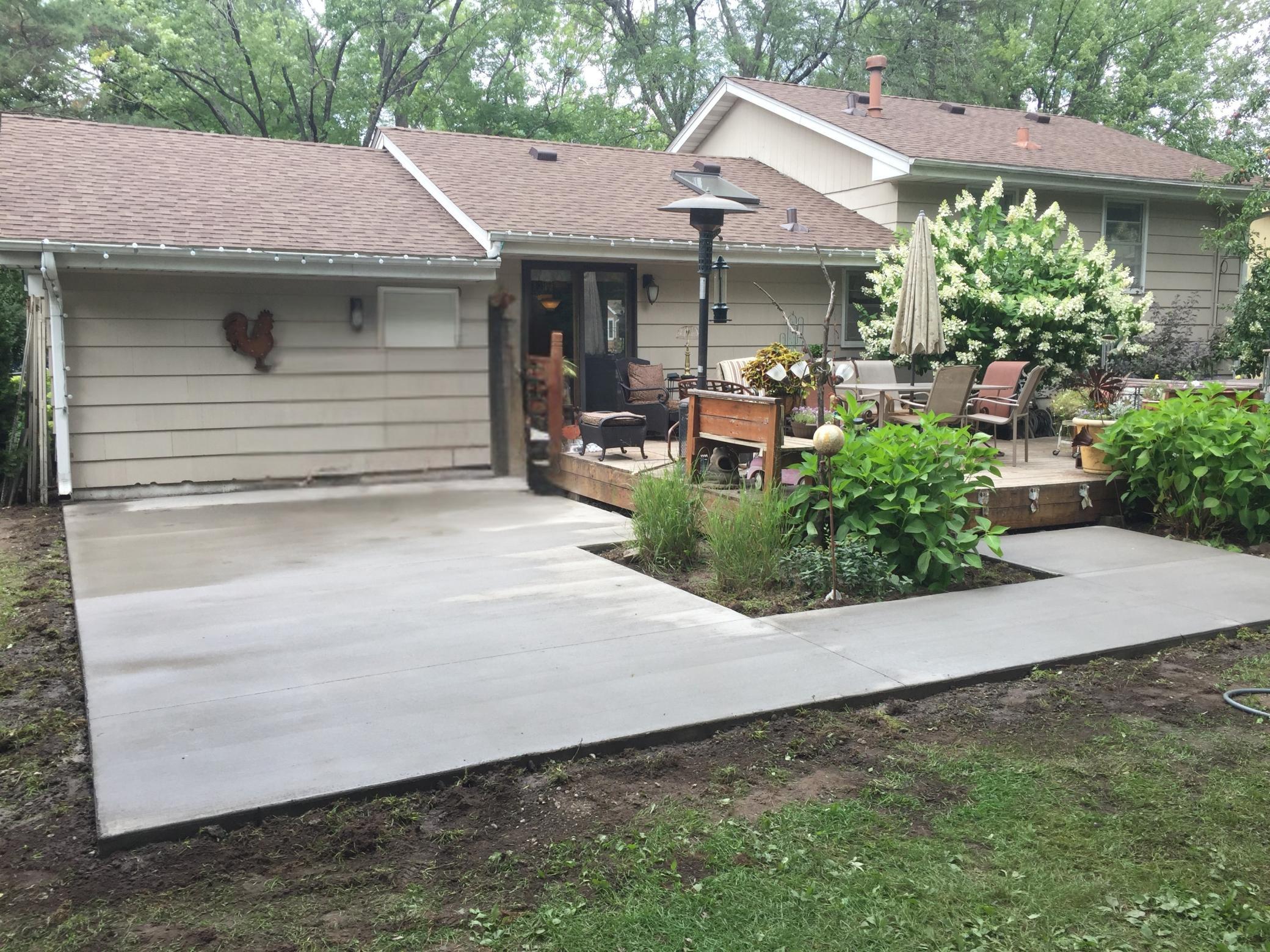 Beautiful backyard patio/deck