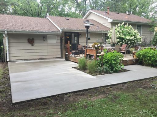 Beautiful backyard patio/deck