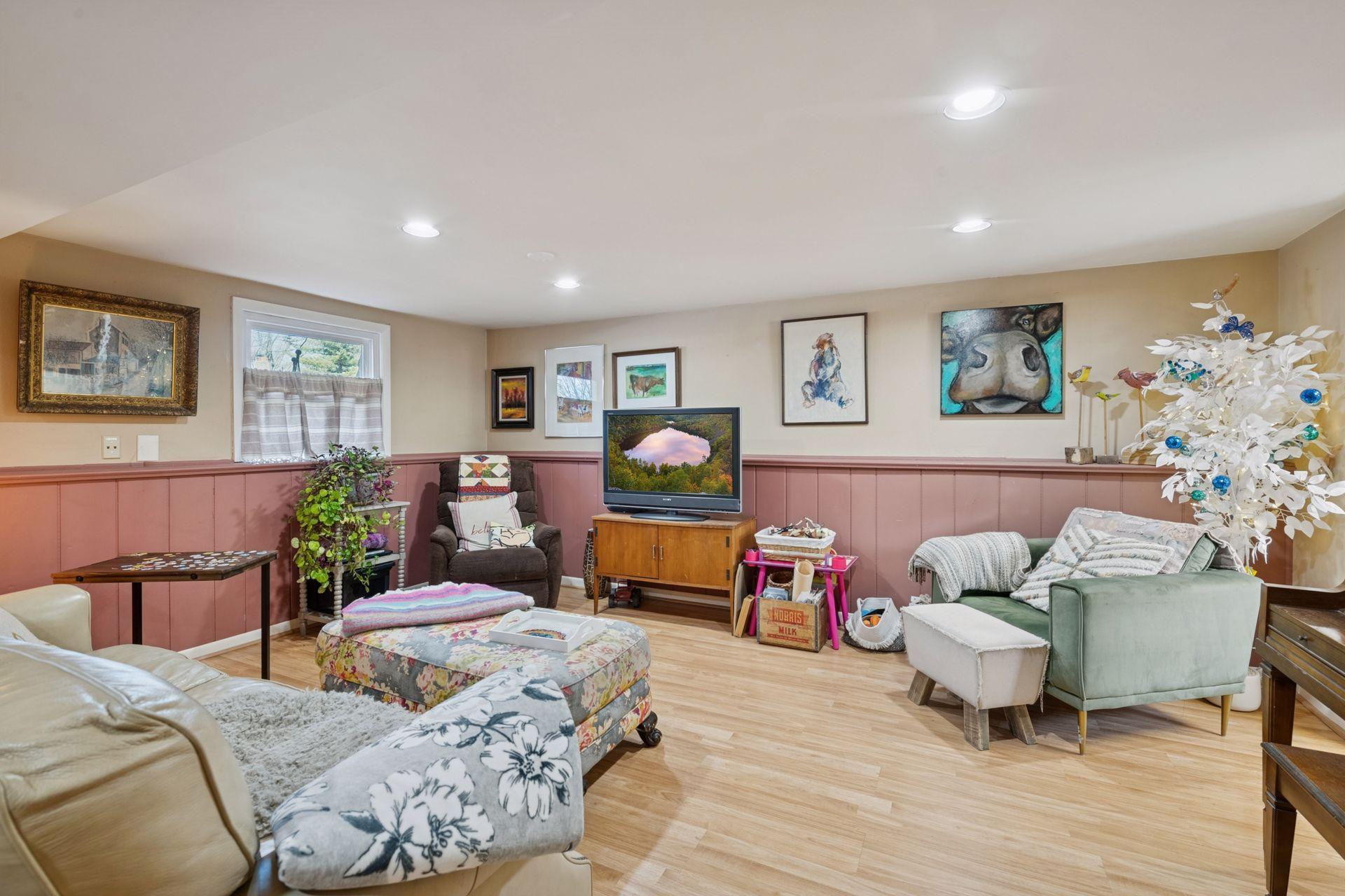 Spacious Family room with plenty of space to entertain