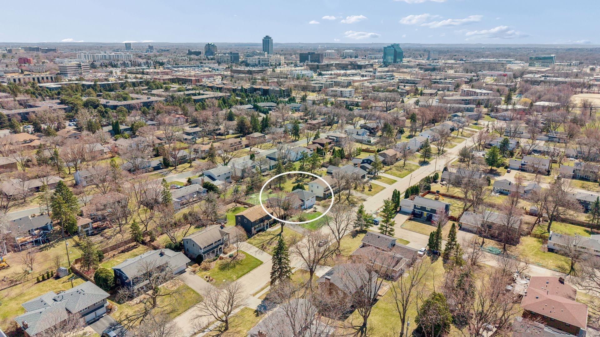 Located a few blocks directly west from Lunds & Byerly's, Whole Foods, Kowalski's, Cub and Trader Joe's at France Avenue and 494.