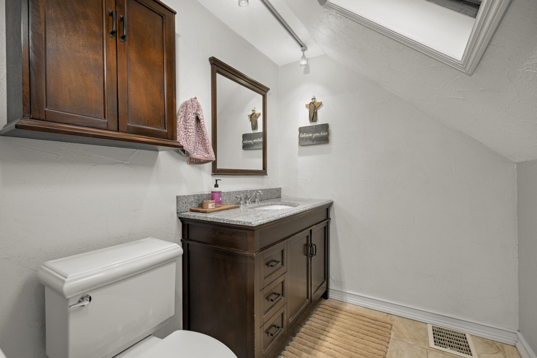 Upper level 3/4 bath