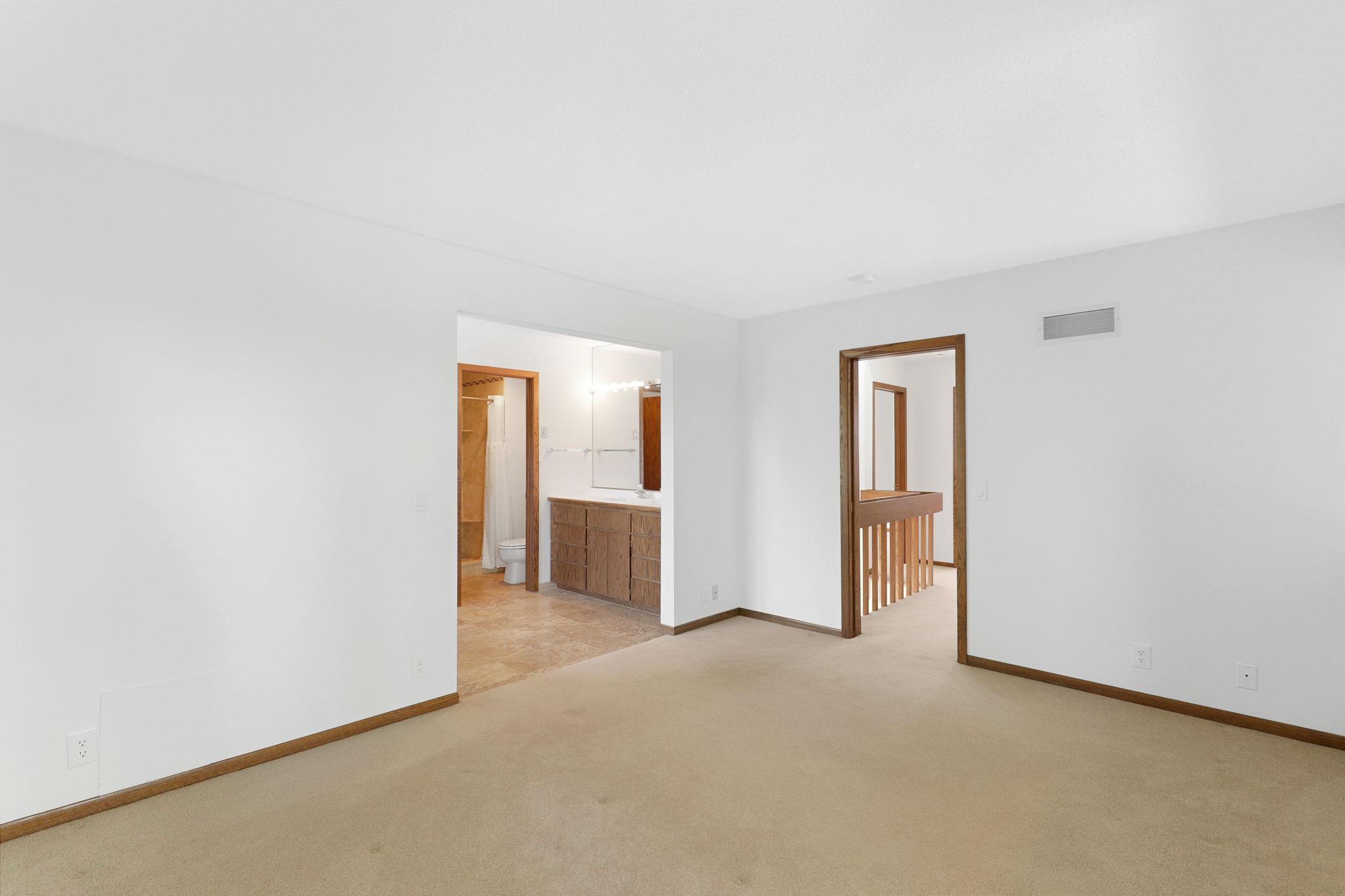 20b - Primary Bedroom.jpg