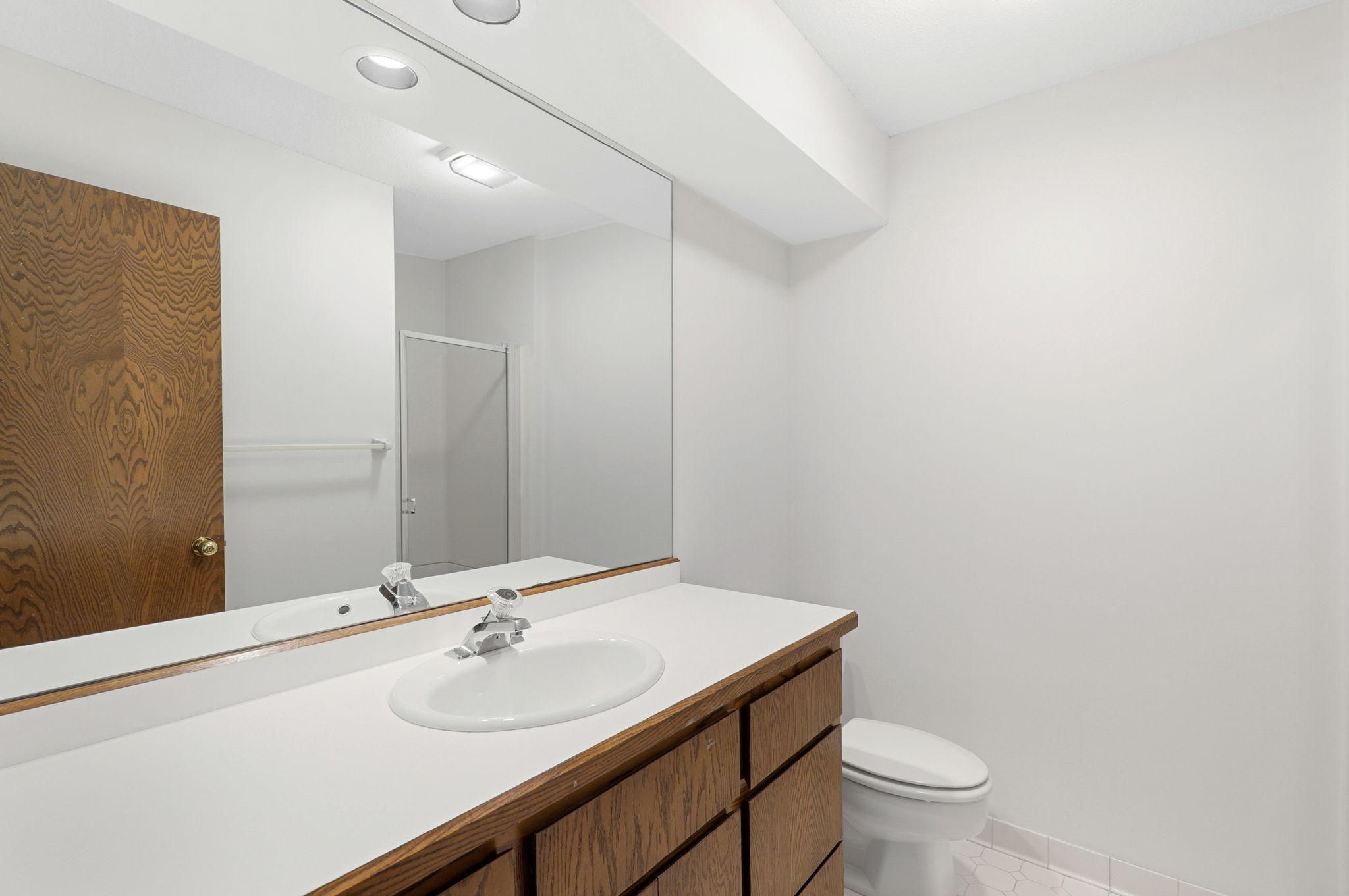 25- Lower Level .75 Bath.jpg