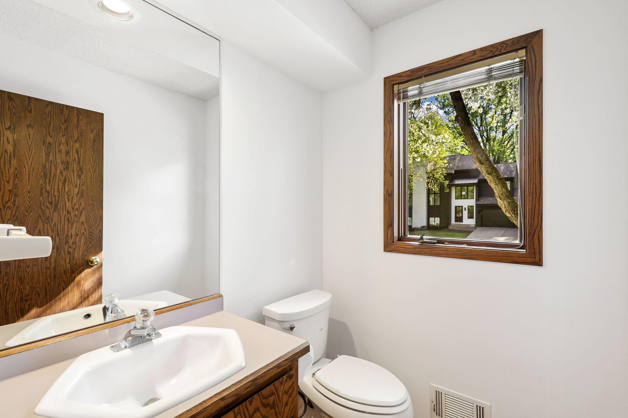 4b - Main Half Bath.jpg