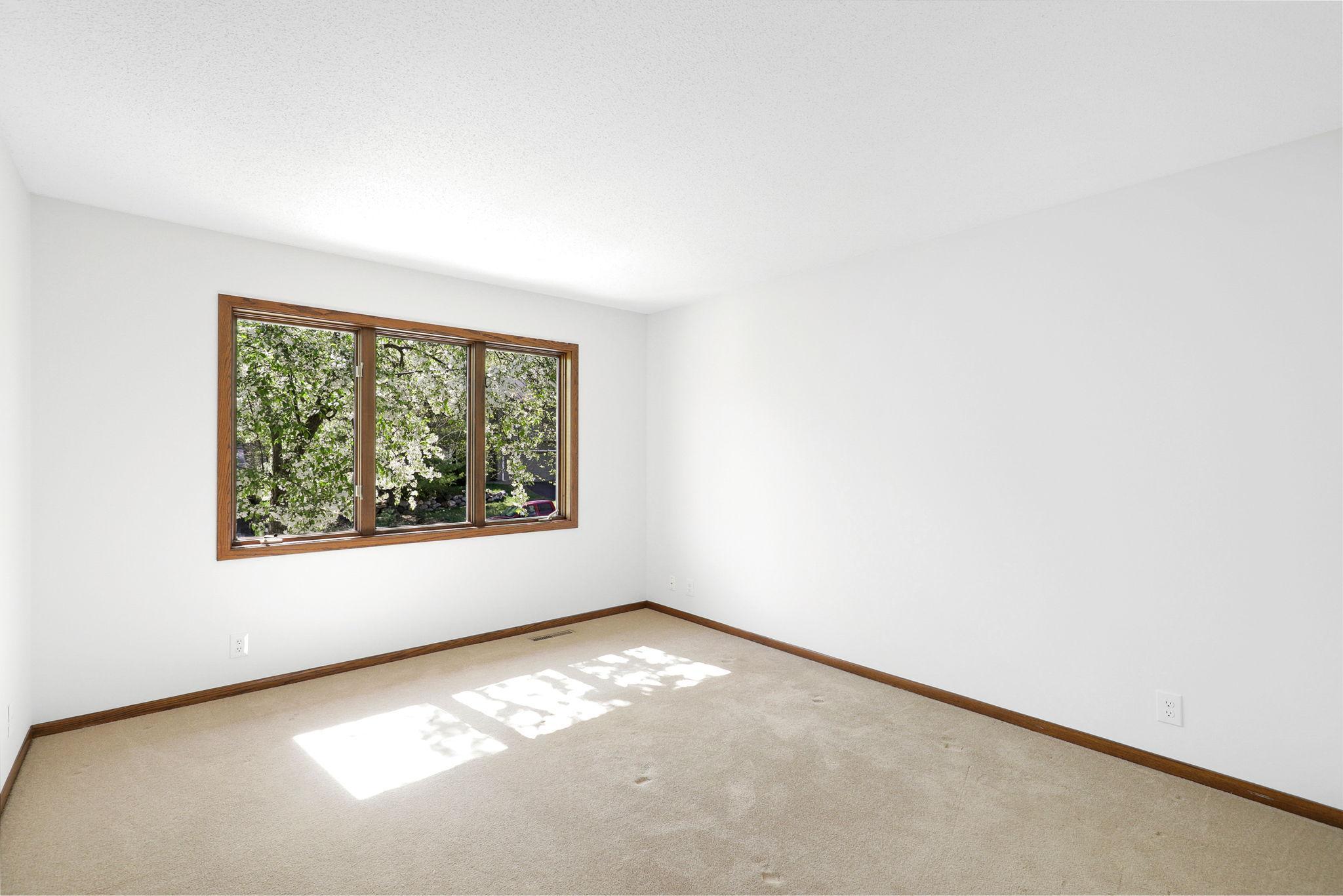 21 - Upper Bedroom #2.jpg