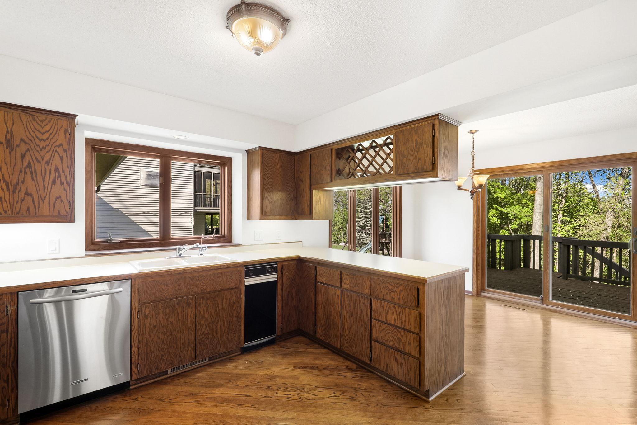 12 - Kitchen.jpg