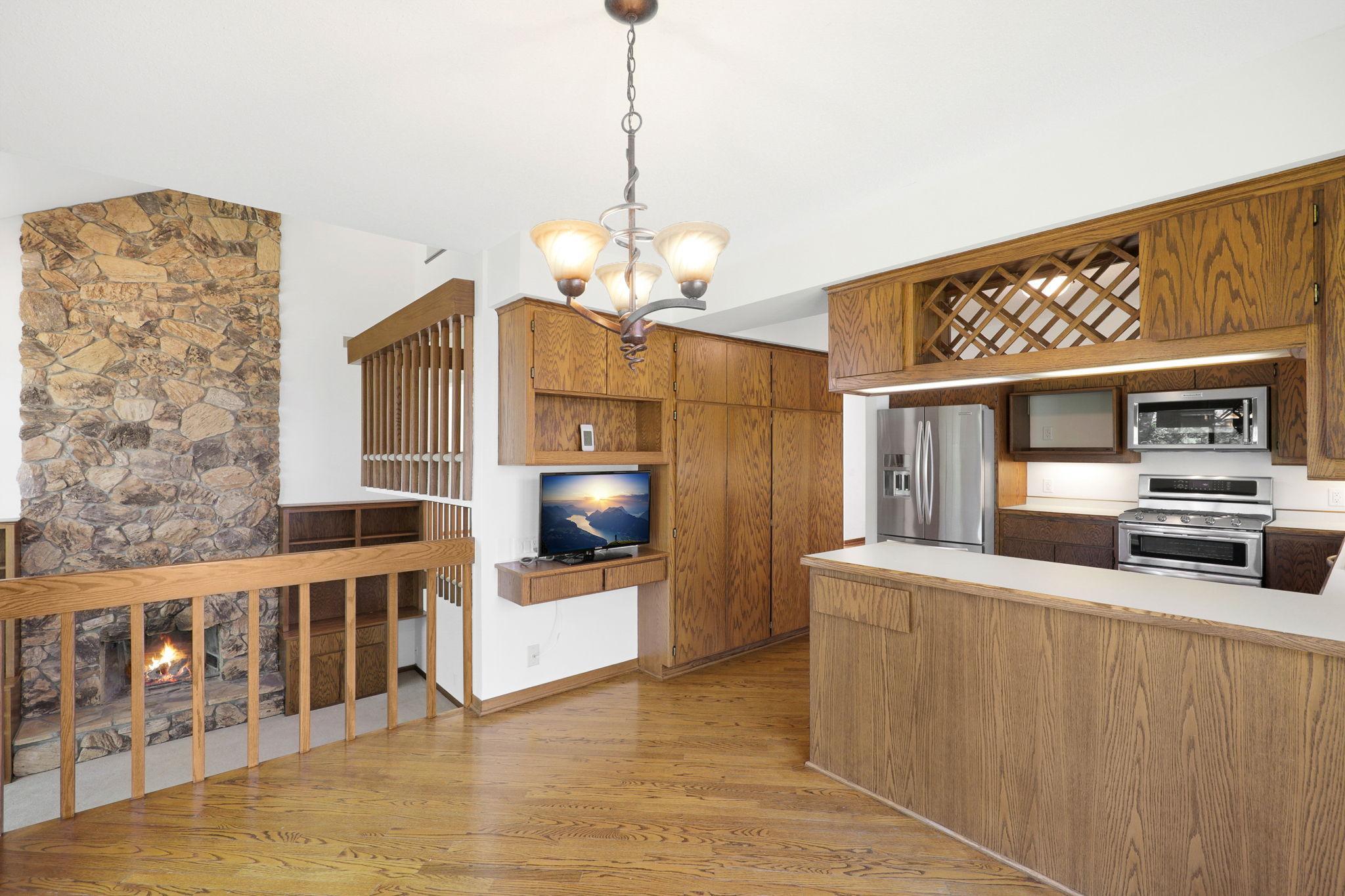 14 - Kitchen Breakfast area.jpg