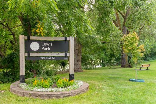Great Edina location close to parks and walking trails