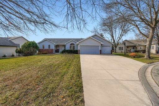 Great 3 bed/3 bath home in cul de sac