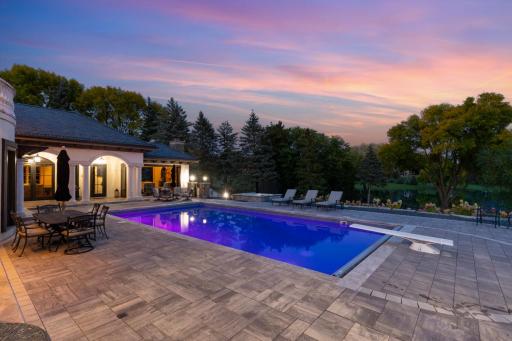 1560 Hunter Drive, Wayzata, MN 55391