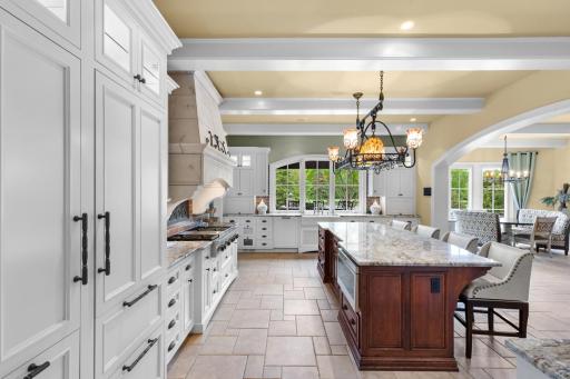1560 Hunter Drive, Wayzata, MN 55391