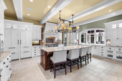 1560 Hunter Drive, Wayzata, MN 55391