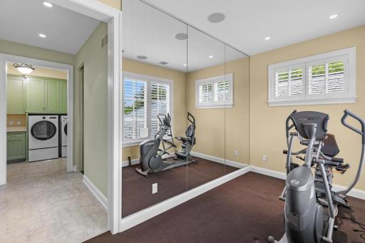 1560 Hunter Drive, Wayzata, MN 55391