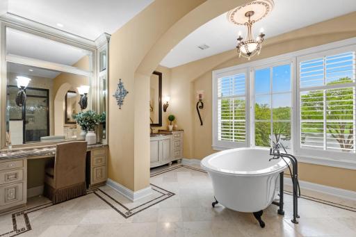 1560 Hunter Drive, Wayzata, MN 55391