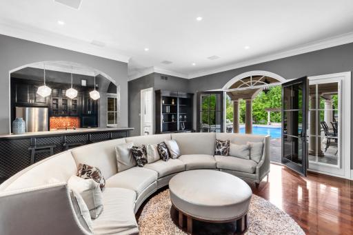 1560 Hunter Drive, Wayzata, MN 55391
