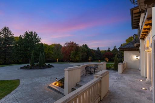 1560 Hunter Drive, Wayzata, MN 55391