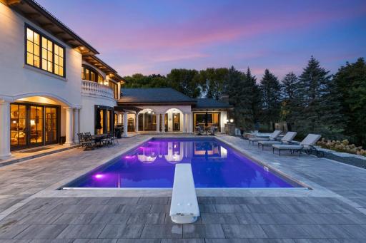 1560 Hunter Drive, Wayzata, MN 55391