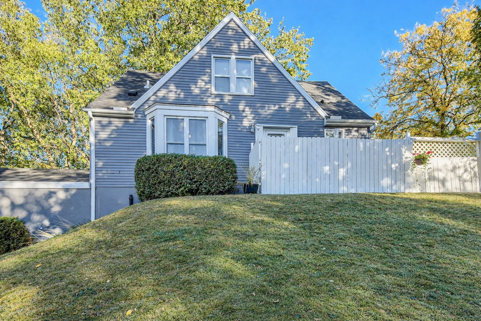 Great West Side Location Near Robert Street and Downtown St. Paul!