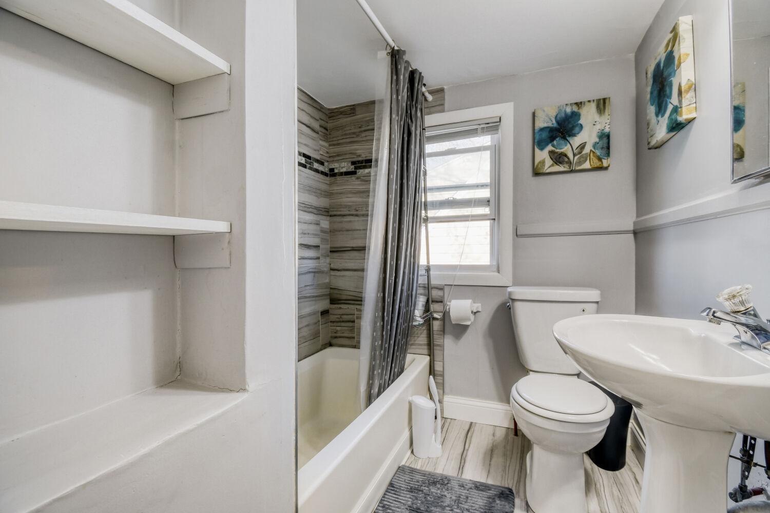 Upper Level Full Bathroom