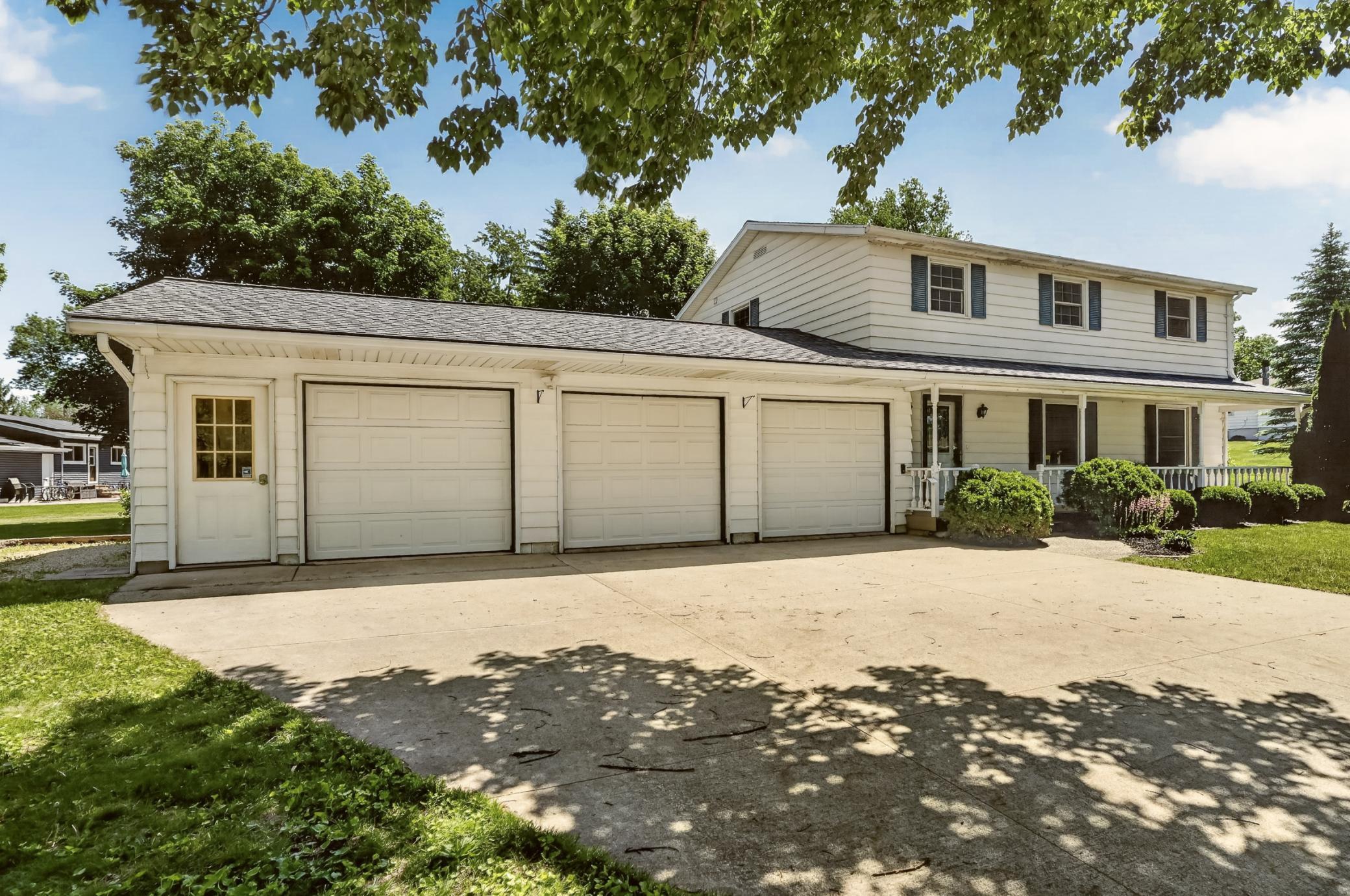 Front View 2750 Riverside Lane NE