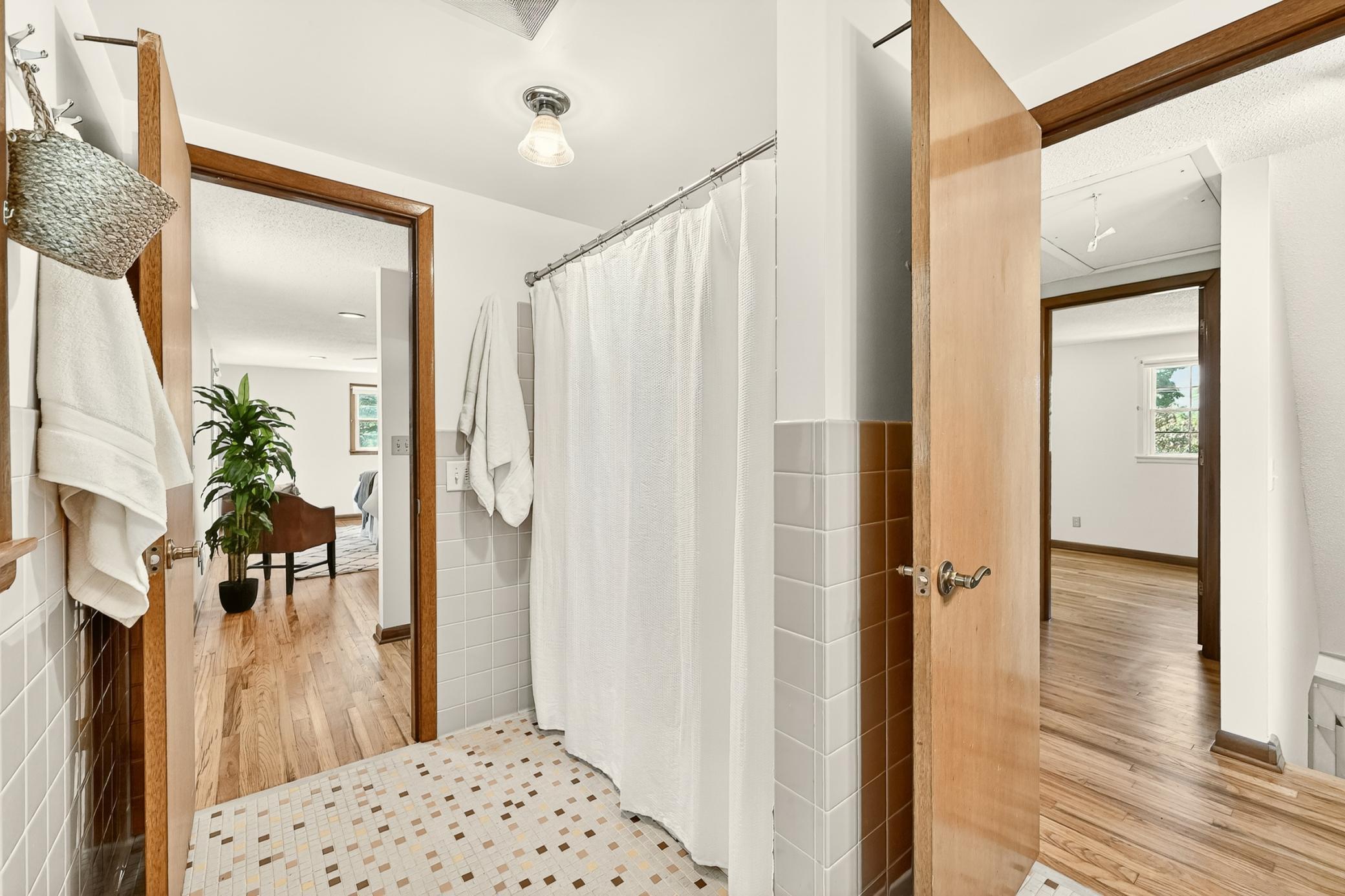 Upper Level Full Bathroom