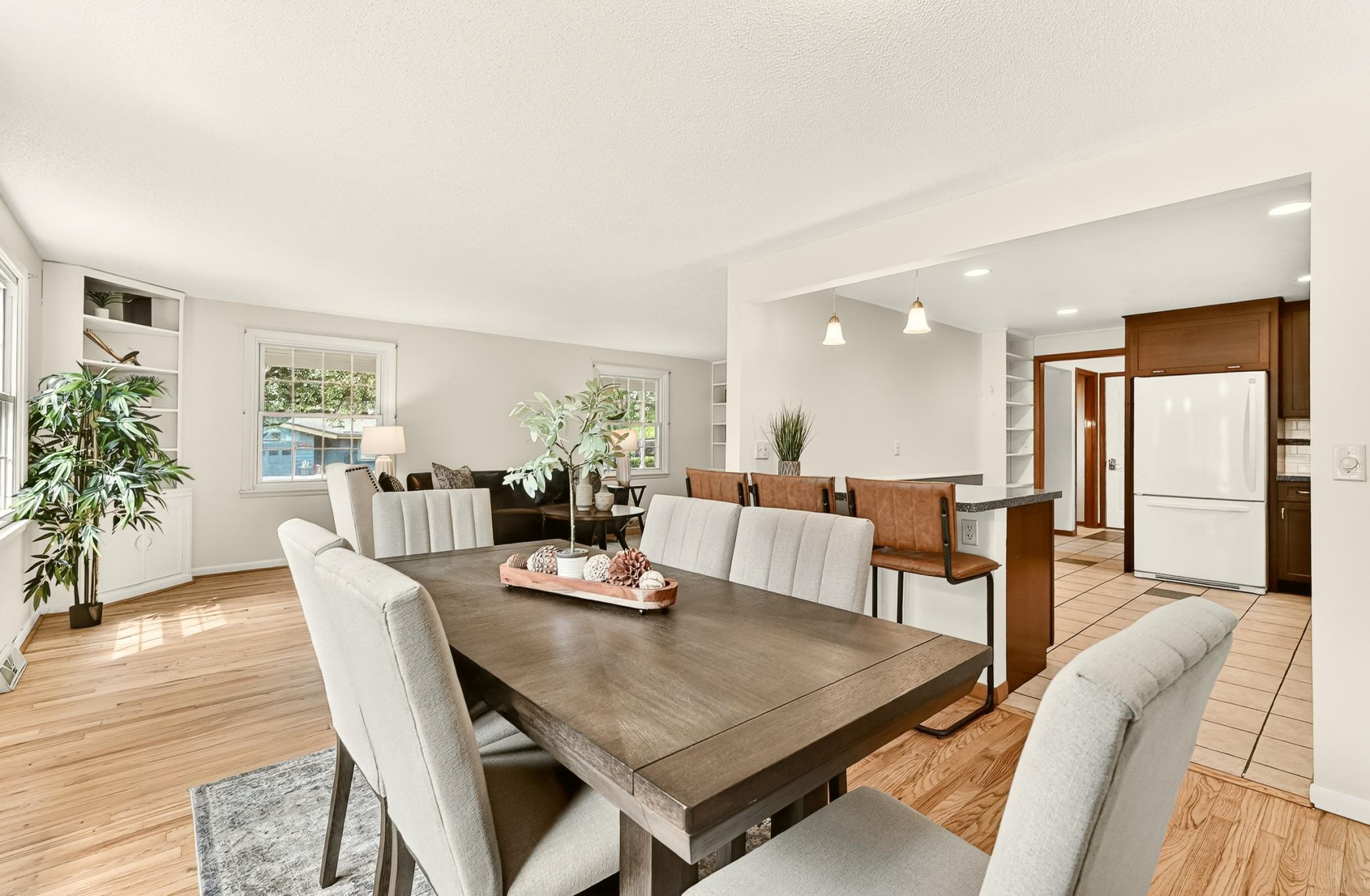 Dining Room with Breakfast bar