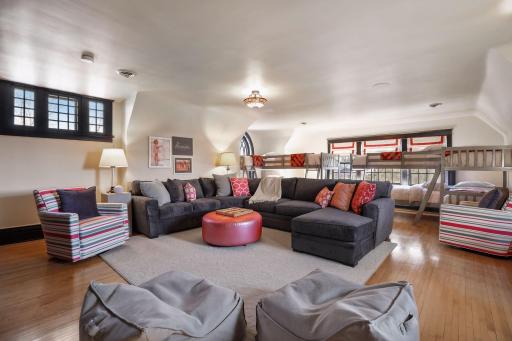 Oversized 3rd Floor Ballroom/Bedroom/Entertainment