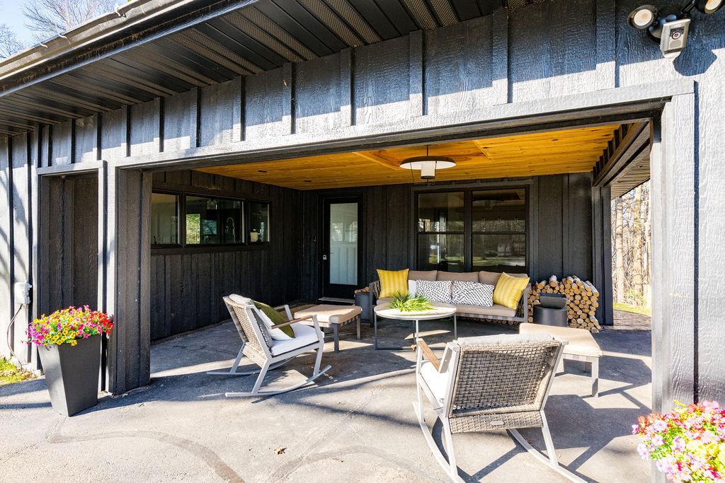 Covered front patio to welcome guest as they arrive or to enjoy a nice cup of coffee.